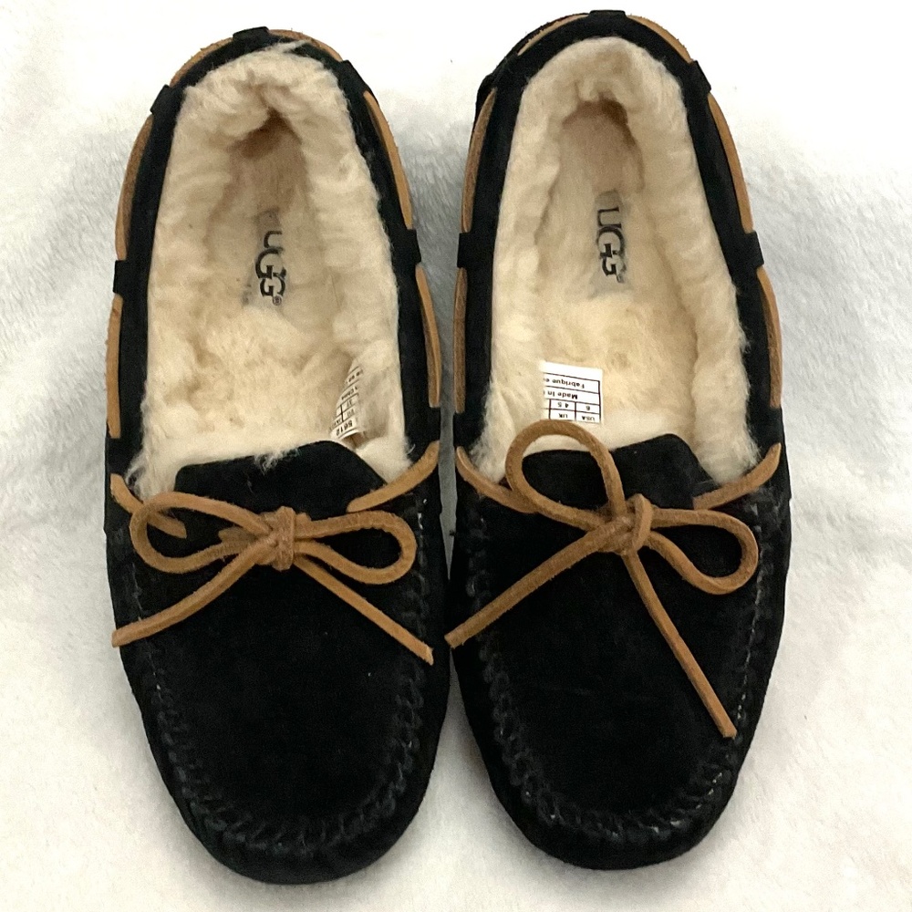 BLACK UGG DAKOTA SUEDE SLIPPER LOAFERS SLIP ON MOCCASIN SHOES SZ 6 - Picture 2 of 12